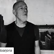 Il testo BLUES DE LA NOTORIEDAD (FEAT. GABY MORENO) ACÚSTICO di RICARDO ARJONA è presente anche nell'album Covers, demos y otras travesuras de blanco (2021)