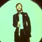 Il testo IT'S NO SECRET di RINGO STARR è presente anche nell'album Ringo the 4th (1977)