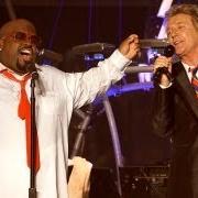 Il testo RED-SUITED SUPER MAN di ROD STEWART è presente anche nell'album Merry christmas, baby (2012)