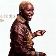 Il testo EMMA (CON CARMEN CONSOLI) di ANGELIQUE KIDJO è presente anche nell'album Djin djin (2007)