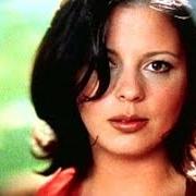 Il testo LOVE, DON'T BE A STRANGER di SARA EVANS è presente anche nell'album No place that far (1998)