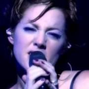 Il testo CIRCLE di SARAH MCLACHLAN è presente anche nell'album Fumbling towards ecstasy (1993)