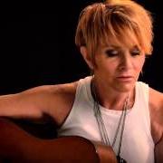 Il testo GIMME A LITTLE SIGN di SHAWN COLVIN è presente anche nell'album Uncovered (2015)