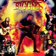 Il testo UN DIA A LA VEZ(FEAT.JOHNNY ARREOLA OF LOS PALOMINOS) di SIGGNO è presente anche nell'album En la radio (2009)