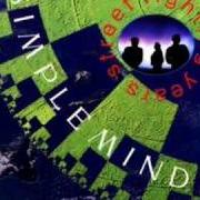 Il testo STREET FIGHTING YEARS dei SIMPLE MINDS è presente anche nell'album Street fighting years (1989)