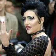 Il testo HERE COMES THAT DAY di SIOUXSIE è presente anche nell'album Mantaray (2007)