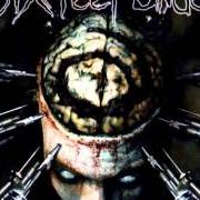 Il testo HACKED TO PIECES dei SIX FEET UNDER è presente anche nell'album Maximum violence (1999)