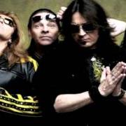 Il testo THE ROCK THAT MAKES ME ROLL degli STRYPER è presente anche nell'album Second coming (2013)