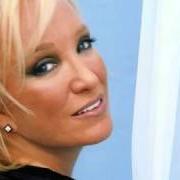 Il testo BIDDING AMERICA GOODBYE di TANYA TUCKER è presente anche nell'album What do i do with me (1991)