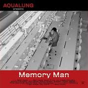 Il testo GLIMMER di AQUALUNG è presente anche nell'album Memory man (2007)