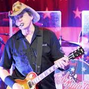 Il testo SUNRIZE di TED NUGENT è presente anche nell'album The music made me do it (2018)