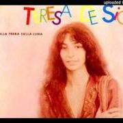 Il testo LA LUNA NEL POZZO di TERESA DE SIO è presente anche nell'album Sulla terra sulla luna (1980)