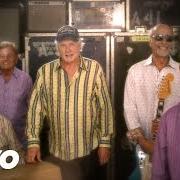 Il testo DAYBREAK OVER THE OCEAN dei THE BEACH BOYS è presente anche nell'album That's why god made the radio (2012)