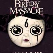 Il testo FALLING DOWN dei THE BIRTHDAY MASSACRE è presente anche nell'album Looking glass (2008)