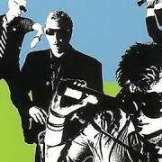 Il testo NEW SHOES dei THE BRIEFS è presente anche nell'album Hit after hit (2000)
