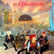 Il testo SO TRAGIC dei THE EXPLOITED è presente anche nell'album Troops of tomorrow (1982)