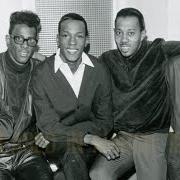 Il testo BABY, BABY I NEED YOU dei THE TEMPTATIONS è presente anche nell'album The temptations sing smokey (1965)