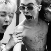 Il testo BARE FACED CHEEK OUTRO dei TOY DOLLS è presente anche nell'album Bare faced cheek (1987)