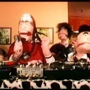 Il testo SENZA DUBBIO degli ARTICOLO 31 è presente anche nell'album Italiano medio (2003)