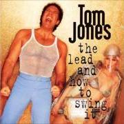 Il testo LIFT ME UP di TOM JONES è presente anche nell'album The lead and how to swing it
