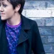 Il testo BY PICCADILLY STATION I SAT DOWN AND WEPT di TRACEY THORN è presente anche nell'album Solo: songs and collaborations 1982-2015 (2015)