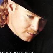 Il testo HOLES THAT HE DUG di TRACY LAWRENCE è presente anche nell'album Lessons learned (2000)