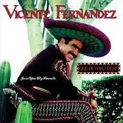 Il testo ACA ENTRE NOS di VICENTE FERNANDEZ è presente anche nell'album Qué de raro tiene (1992)