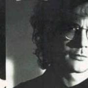 Il testo TROUBLE WAITING TO HAPPEN di WARREN ZEVON è presente anche nell'album Sentimental hygiene (1987)