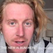 Il testo STONE WALLS dei WE THE KINGS è presente anche nell'album Stripped (2014)