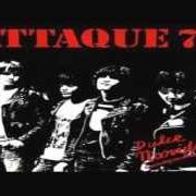 Il testo HAY UNA BOMBA EN EL COLEGIO di ATTAQUE 77 è presente anche nell'album Dulce navidad (1989)