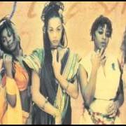 Il testo MAIS QU'EST-CE? (BUT WHAT SHALL WE?) di ZAP MAMA è presente anche nell'album Sabsylma (1994)