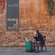 Il testo TUTTI FENOMENI di LUCA BARBAROSSA è presente anche nell'album Roma e' de tutti (2018)