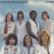 Il testo PLAY CHILDREN PLAY di THREE DOG NIGHT è presente anche nell'album Cyan (1973)