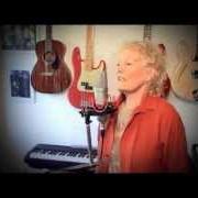 Il testo REFLECTIONS di PETULA CLARK è presente anche nell'album Lost in you (2013)