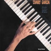 Il testo NO TE MUERAS EN MI CASA di CHARLY GARCIA è presente anche nell'album Filosofía barata y zapatos de goma (1990)