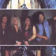 Il testo DESERT FIRE degli AXEL RUDI PELL è presente anche nell'album Between the walls (1994)