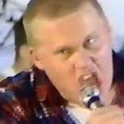 Il testo HÄSSLICH, BRUTAL UND GEWALTTÄTIG dei BÖHSE ONKELZ è presente anche nell'album Böse menschen - böse lieder (1985)