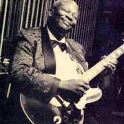 Il testo NOBODY KNOWS YOU WHEN YOU'RE DOWN AND OUT di B.B. KING è presente anche nell'album Let the good times roll (1999)