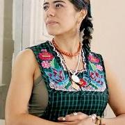 Il testo XOCHIPITZAHUA (FLOR MENUDITA) di LILA DOWNS è presente anche nell'album Pecados y milagros (2011)