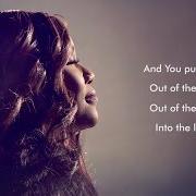 Il testo I'M STILL HERE di MANDISA è presente anche nell'album Out of the dark (2017)