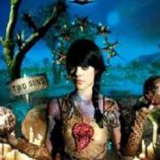 Il testo TRAVELLING WOMAN di BAT FOR LASHES è presente anche nell'album Two suns