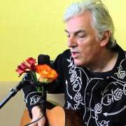 Il testo DON'T LOOK DOWN di ROBYN HITCHCOCK è presente anche nell'album The man upstairs (2014)