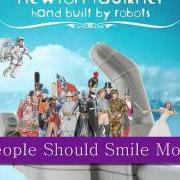 Il testo PEOPLE SHOULD SMILE MORE di NEWTON FAULKNER è presente anche nell'album Hand built by robots (2007)