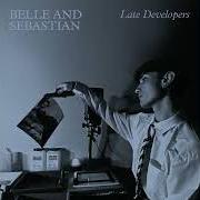Il testo SO IN THE MOMENT di BELLE & SEBASTIAN è presente anche nell'album Late developers (2023)