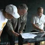 Il testo ANGOLA di BERNARD LAVILLIERS è presente anche nell'album Causes perdues et musiques tropicales (2010)