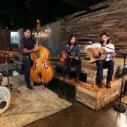 Il testo PRETTY GIRL FROM MICHIGAN dei THE AVETT BROTHERS è presente anche nell'album The carpenter (2012)