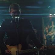 Il testo STRAY PAPER dei THE GASLIGHT ANTHEM è presente anche nell'album Get hurt (2014)