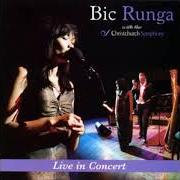 Il testo SHE LEFT ON A MONDAY di BIC RUNGA è presente anche nell'album Live in concert with the christchurch symphony (2004)