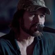 Il testo HOME (LET IT FIND YOU) di BILLY RAY CYRUS è presente anche nell'album Thin line (2016)