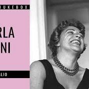 Il testo QUALCUNO CAMMINA di CARLA BONI & FLO SANDONS è presente anche nell'album Sanremo